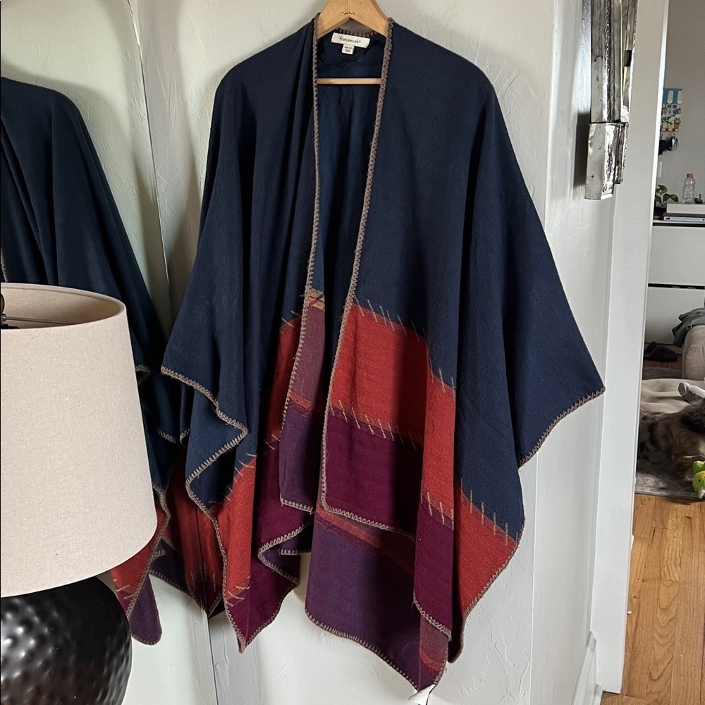 Francesca's Collections Navy and Tan Knit Top/shaw/poncho - Picture 4 of 6